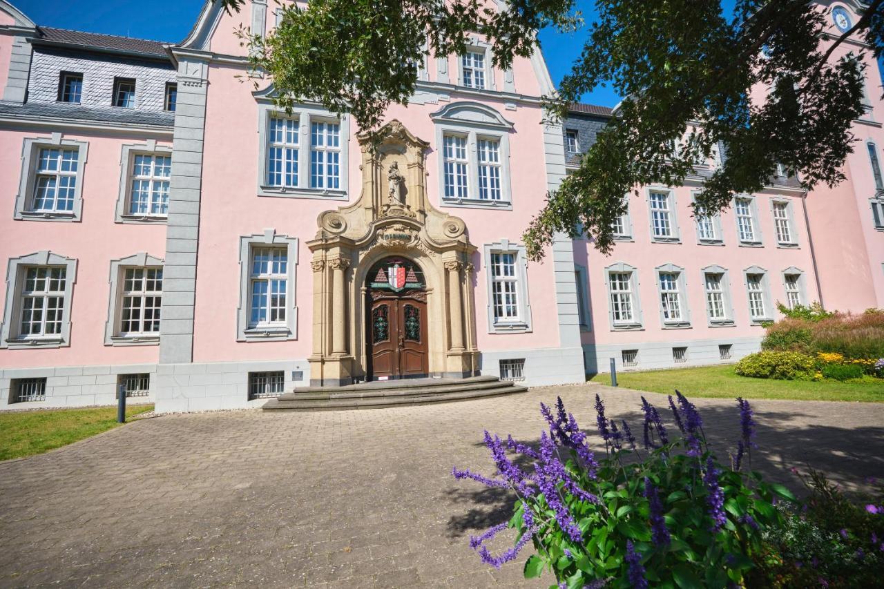 Historisches Deluxe Apartment Im Marianum Neuss Exterior photo